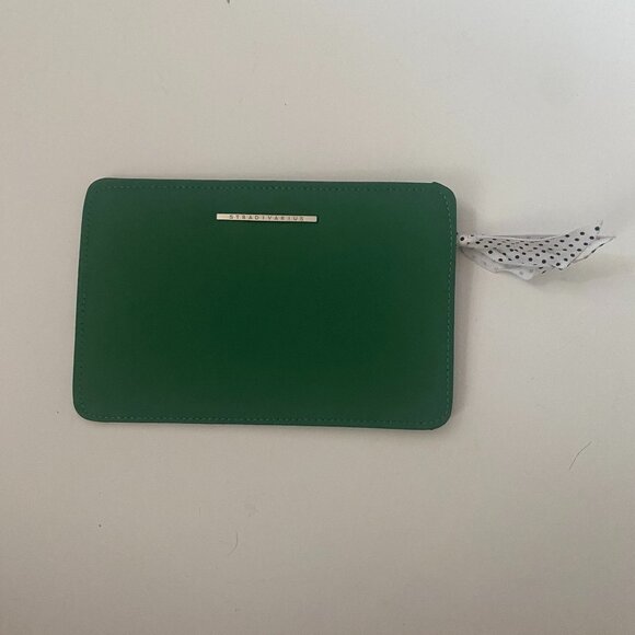 Stradivarius Women's Zipper Green Clutch 0702011520034 Designed in Spain - Picture 1 of 6